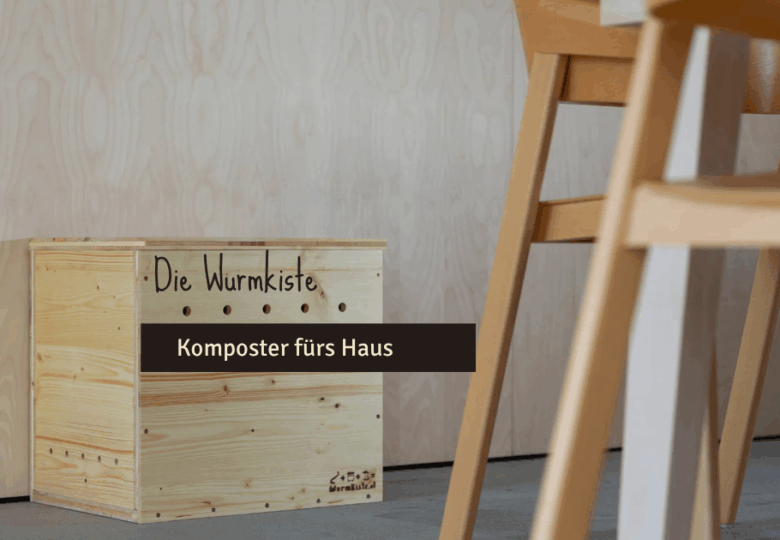 Wurmkiste mit Holzdeckel in der Küche