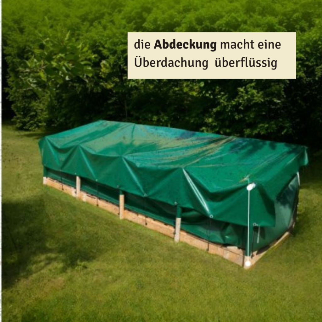 Mistwanne zur Kompostierung mit Abdeckung auf der Wiese aufgebaut