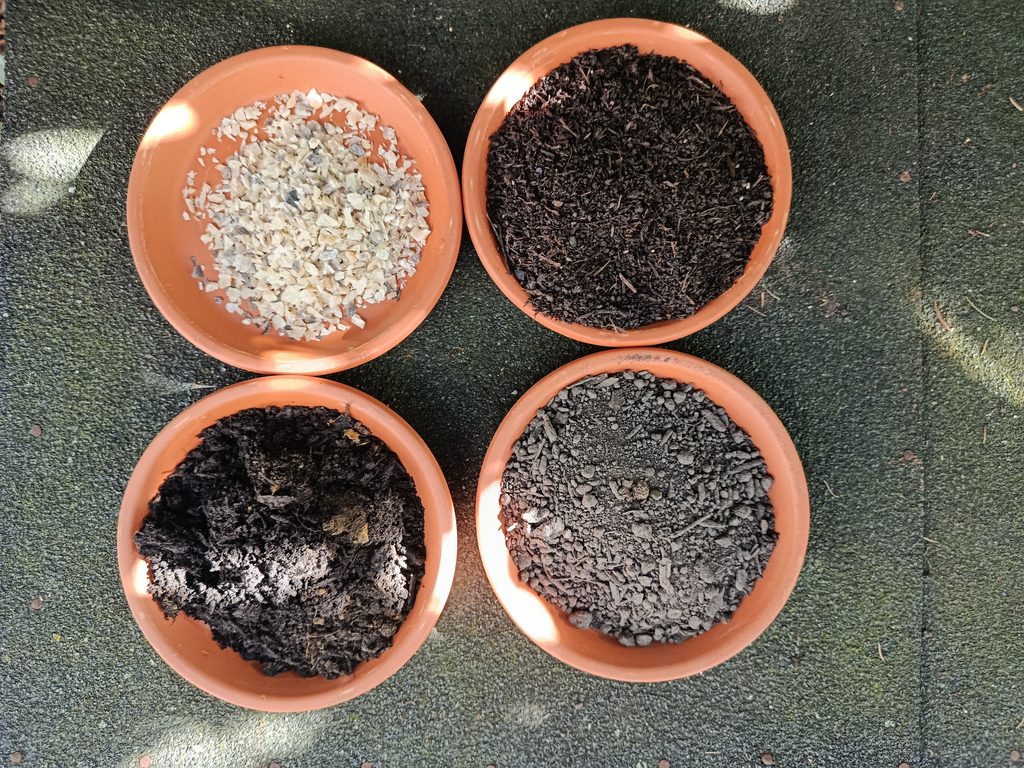 Nährstoffquartett aus Hornspänen, Wurmkompost, Gartenkompost und Schwarzerde